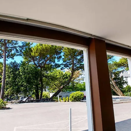 Apartment With Balcony And Parking In La Baule-Escoublac